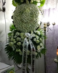 Funeral Wreath of Round white